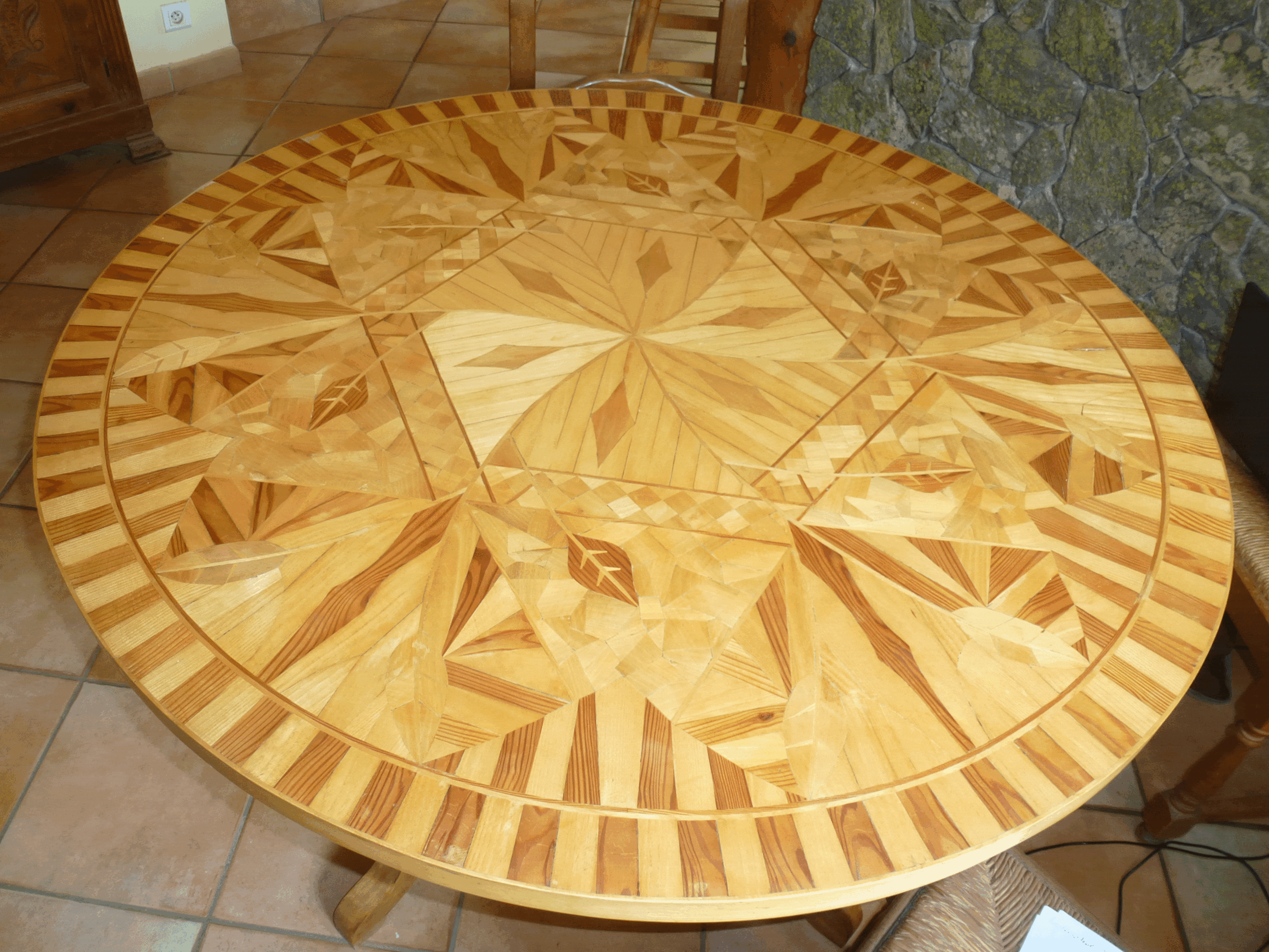 Table marquetée